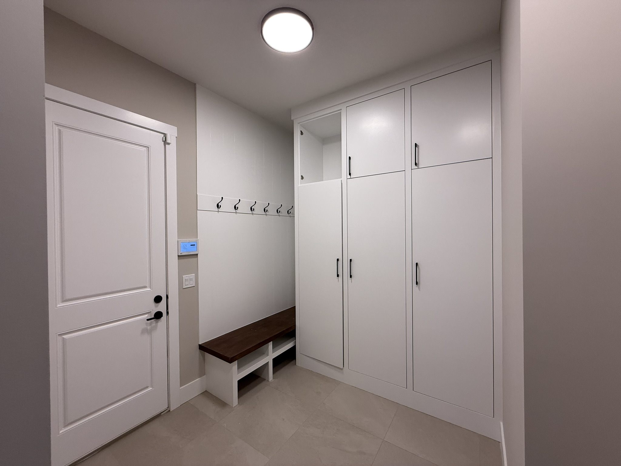 Mudroom with built-in lockers and a bench